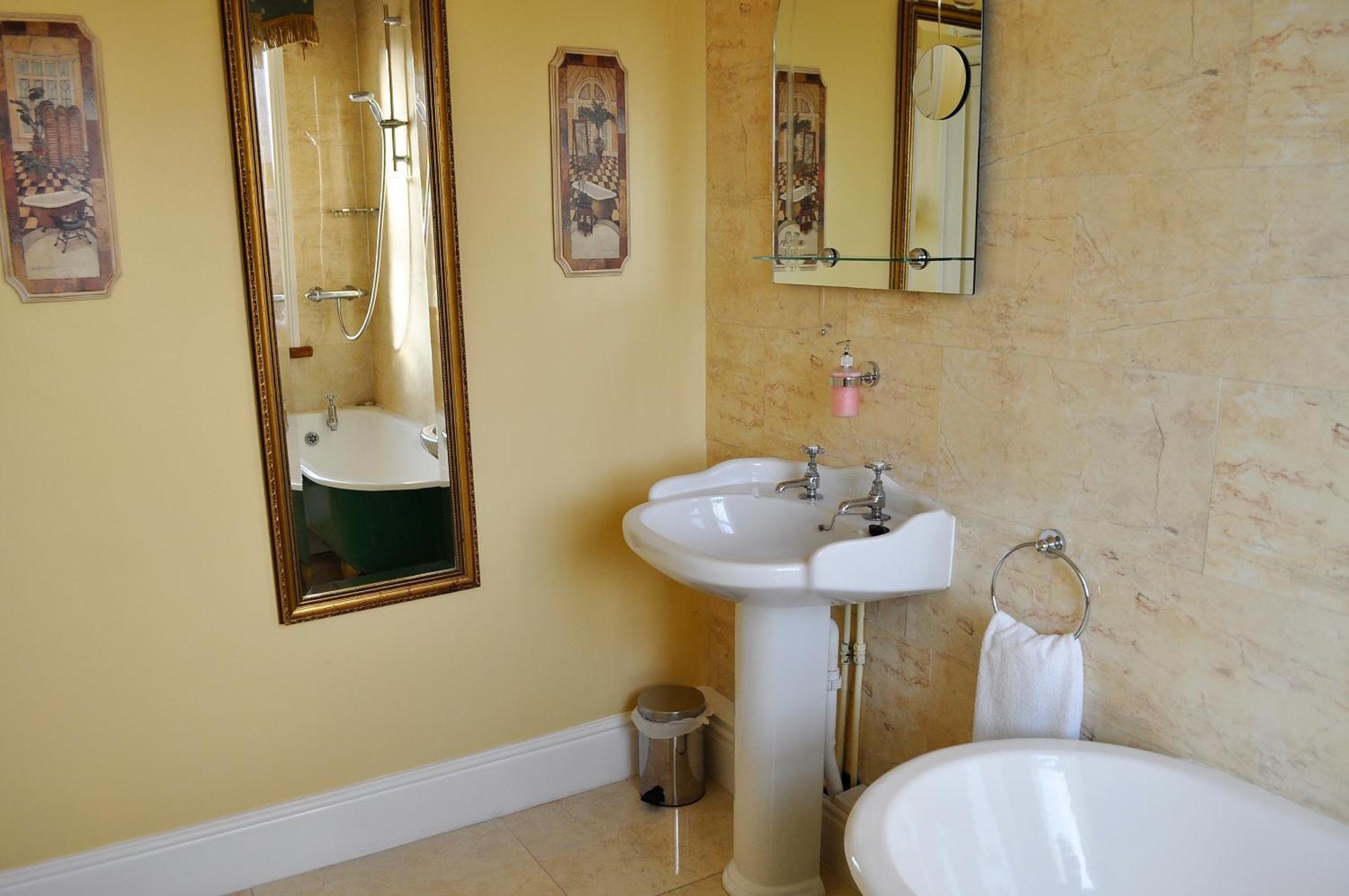 Highfield House Guesthouse Трим Экстерьер фото